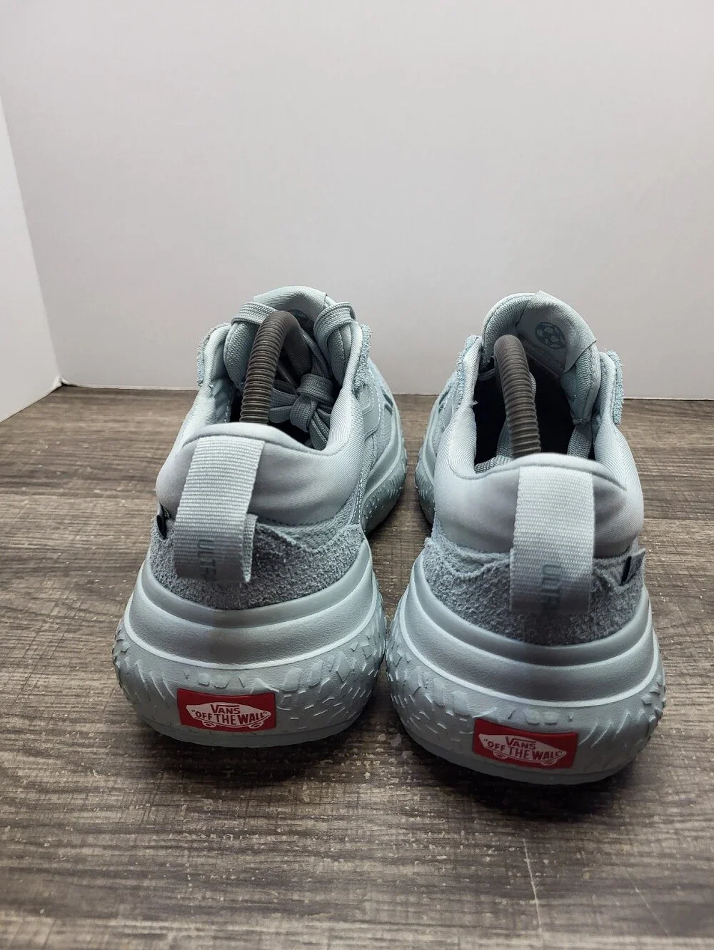 VANS UltraRange NEO VR3 Wave Blue Womens Size 10 Mens 8.5 Gym Shoes New